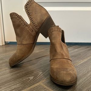 Rock & Candy by Zigi Marley suede tan ankle boots women’s 6.5